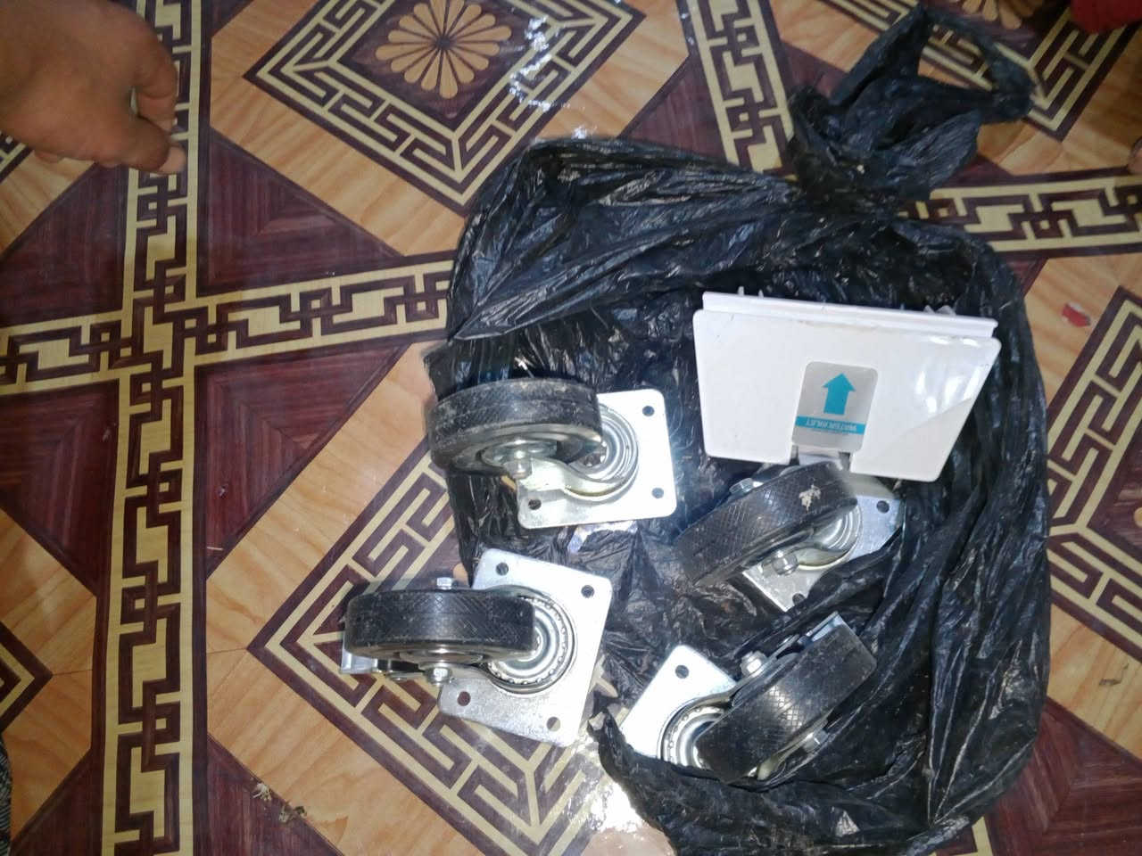 سلام عليكم كونفيرهTOSOTللبيع جدآ نضيفه مستعمله قليل 3سرع السعر 200وبيه مجال للطيبين المكان جسر ماجد الشعله رقم الموبايل ***********//‏‪***********‬‏
