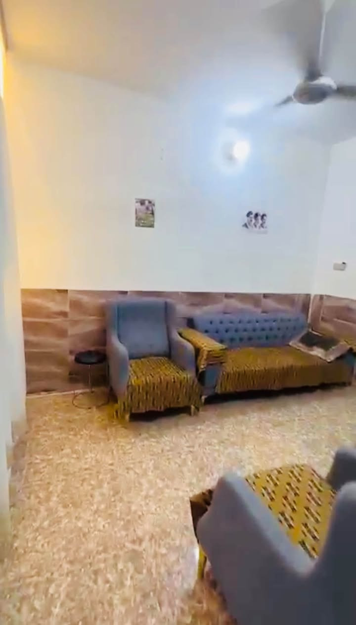للبيع بيت 50 متر طابقين غرفتين نوم منطقه مرتبه خدمات كامله قرب مرقد الحر شارع مجمع الذهبي
***********
***********

