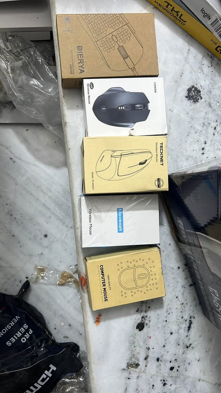 السلام عليكم
شاشه حجم 27 mai جديد لوك

هارد SSD 2TB

مايك كيمنك ادبترات موسات كيبورد كيمنك سماعه بلوتوث محيطيه شباب كله جديد وسعر مناسب تواصل خاص او واتساب *********** ودلل
