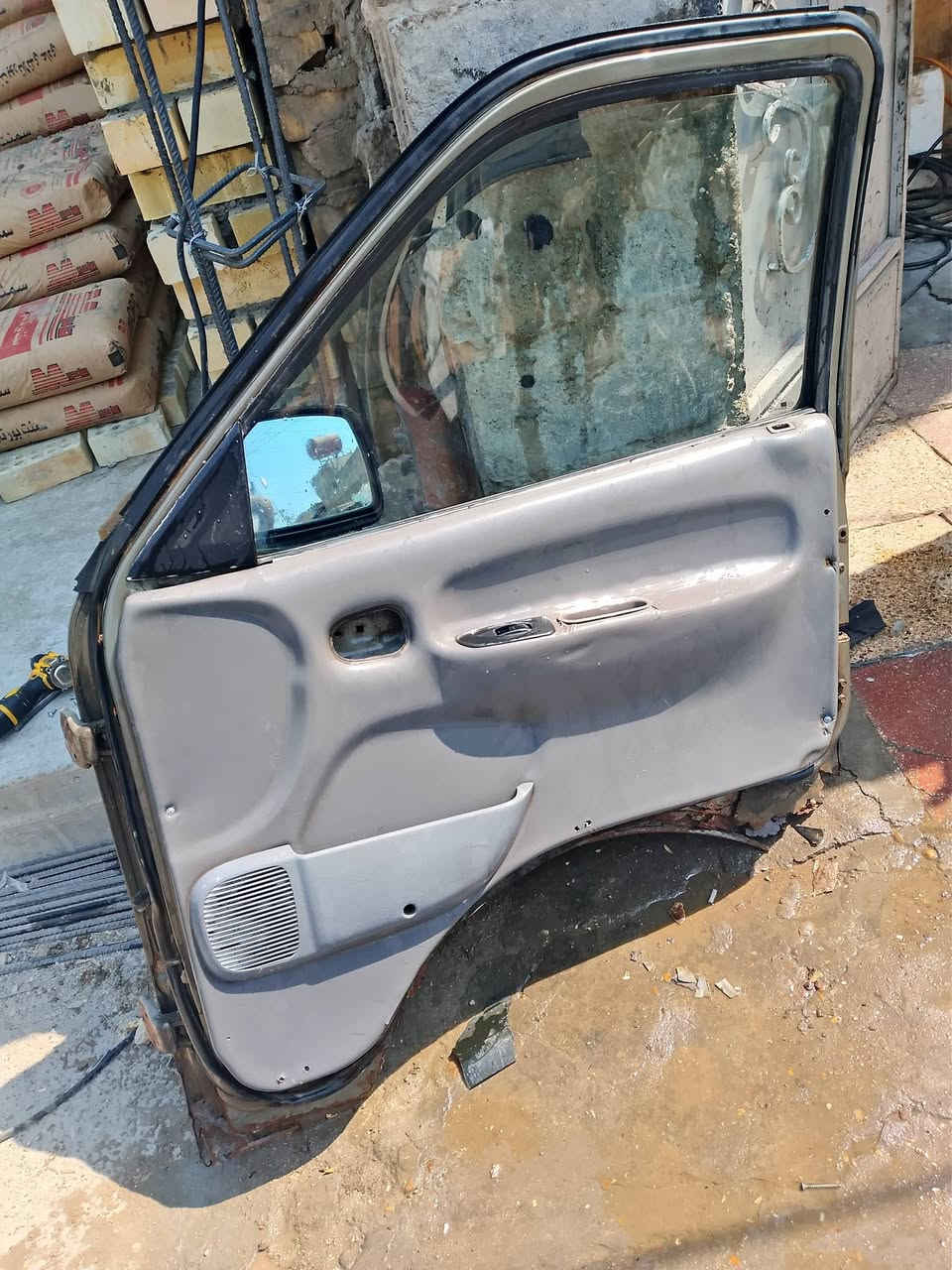 السلام عليكم 
بوب بريجو للبيع الدواير مالتهن خسيانات مو موديل 2000 
وياهن مري ابو التحيه وبطاين مقفلات السعر 350 الف كلهن 
بغداد الدوره ***********
