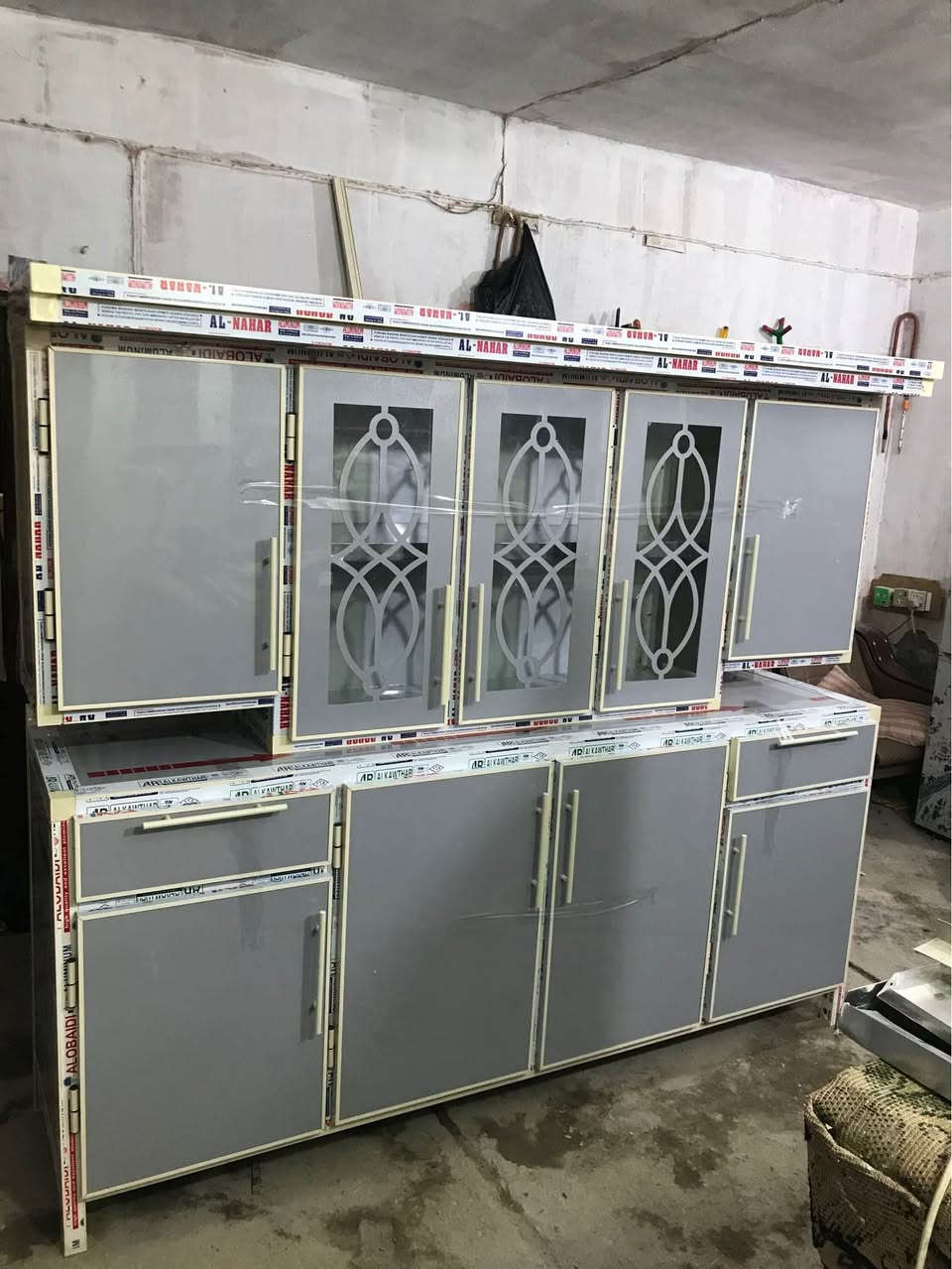 تخفيضات كاونترات مترين شرط شرط التزكام بليت واحد ملم نرماده حفر جرارات شفط نقش cnc تاج وكلوبات شغل درجه اولى ب400 واذا وياه سنك متر وربع مرمر ب600 يصير اللون حسب الطلب العنوان ناصريه شارع الاخلاص *********** ناصرية, ذي قار
