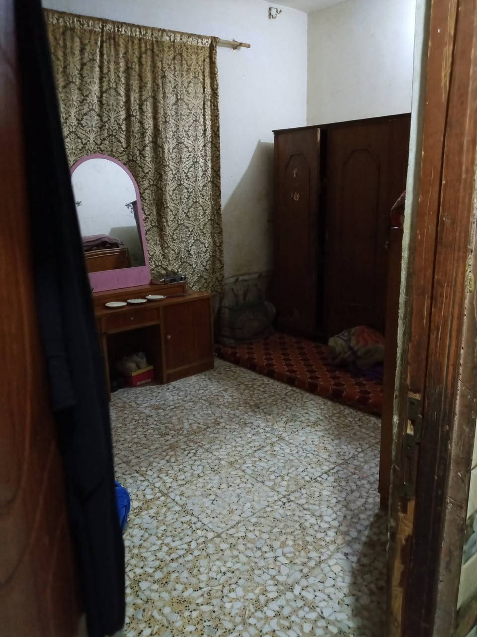 بيت 50 متر للبيع البوبيات قرب جامعه هل البيت شارع البزل المدفون ركن على دربونه طابق ونص السعر 80 قابل للتفاوض للاتصال ***********
