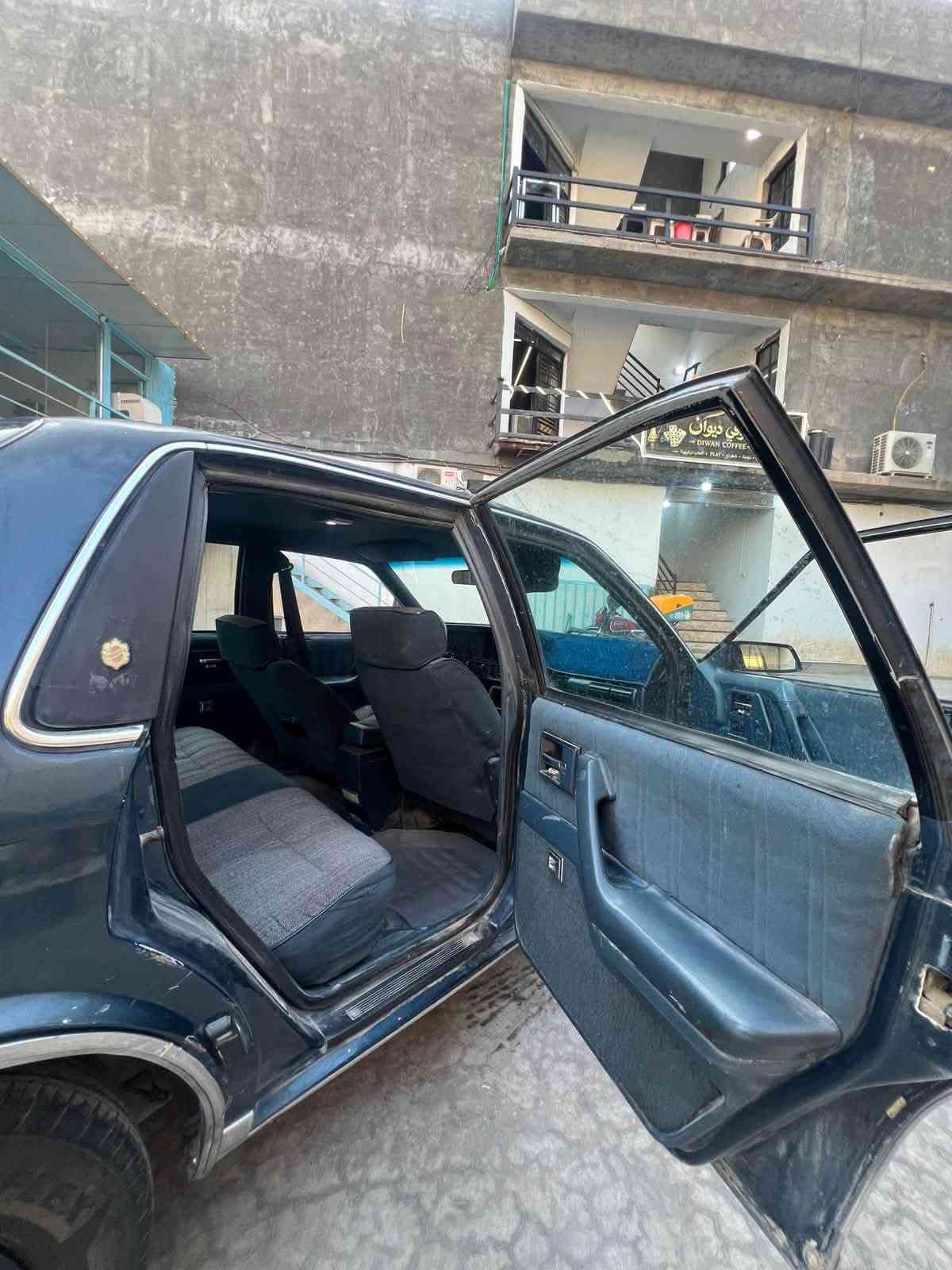 اولدز مديل 90 
مكينه بيها بخار 
حداديه جديده 
تخم تاير جديد 
كهربائيات كلها شغاله
التبريد نقص كمبريسر 
مكانها بغداد 
35 وبيها مجال 
***********
