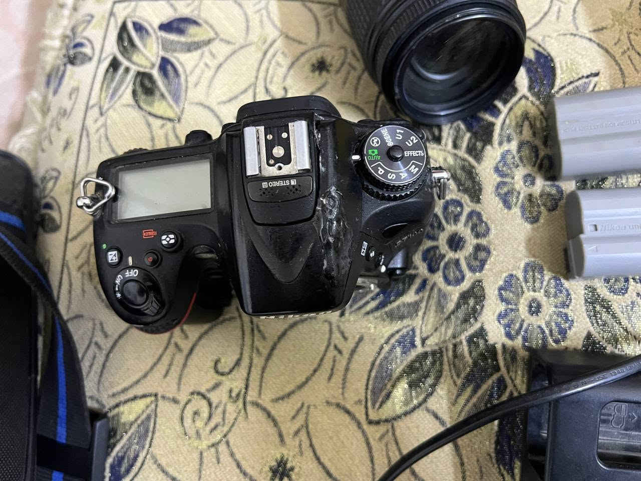 السلام عليكم كاميرا نيكون  للبيع مع جميع ملحقاتها كاميرا 7100 مع عدسه رياضيه 55  300 مع رام 16 جيجا معاها بطاريتين وحقيبه وكادريتر نقل الصور وشاحنه السعر 375 وبيها مجال ***********. *********** متوفر واتساب المكان كربلاء
