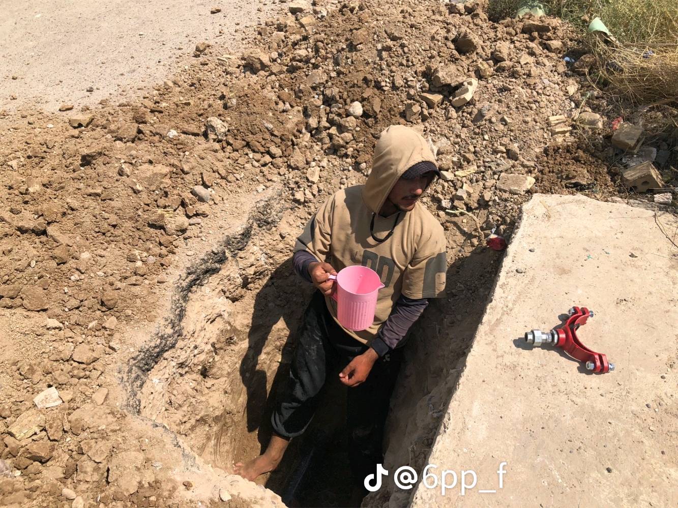 عنده سحب ماء الاساله العنوان ديالى قرية الحساوية للإستفسار والاتصال ***********