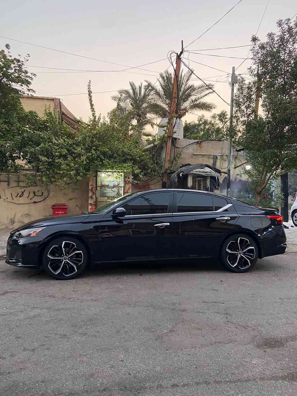 السلام عليكم نيسان مديل 21 للبيع سياره بيه جاملغ يمه امامي بدون دواخل لا شاصي ولا يرباك محدث بجم 25 للجماليه رقم اربيل بسمي وبيه باج تضليل دهن كير مبدله بل وكاله سياره جديده معنه كلمه ربع متصرف عليه ماشيه 70 ميل مكان سياره ديالى بعقوبه السعر 145 وبيه مجال قليل ***********
