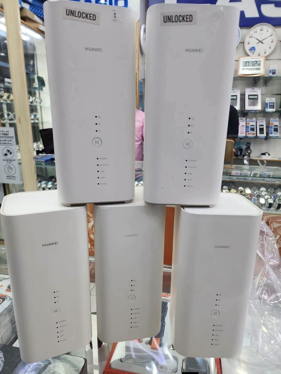 متوفر واتساب 
***********

نص مكتوب في الصور:
- 4G CPE
- Shot on AWESOME A70