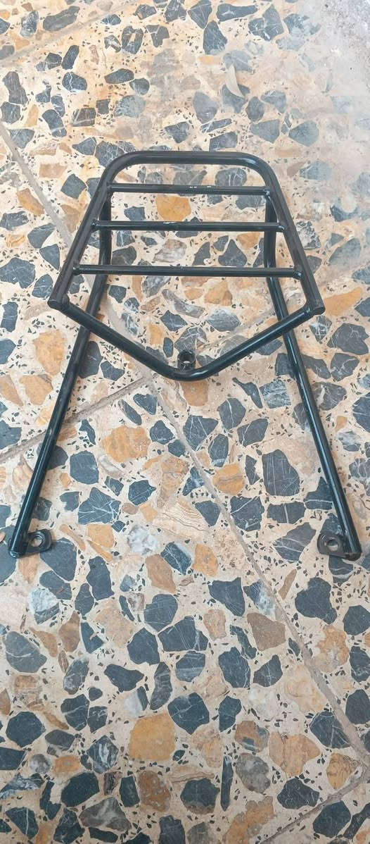 غراض ماكس للبيع 
بك لايت نضيف 
يدات تحكم شرط الشغل 
سيبايه جديده مامشدوده على الدراجه 
بس العينه مااعرف بيه تشتغل او لا
السعر كلهن ب25 الف 
بصره گرمه علي 
***********
