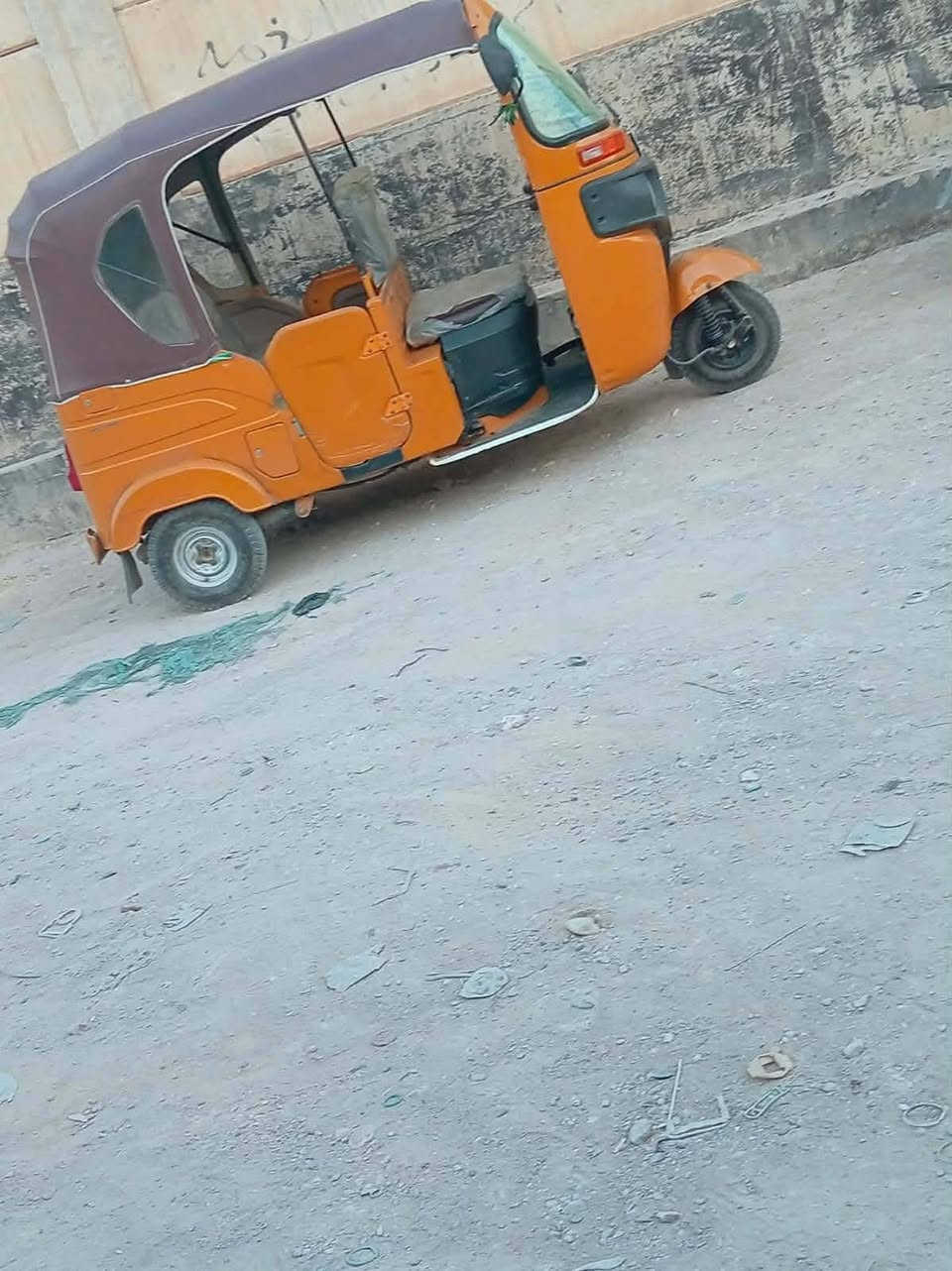 سلام عليكم تكتك موديل ٢١ شهر رقم كربلاء بسم راعيه تكتك لا صبغ ولامعجون بيه بارد بلغد وبارد بل صفحه مكينه صارله شهرين مجفته مكانه كربلاء السعر ٧٥٠٠ وبيه مجال ***********
