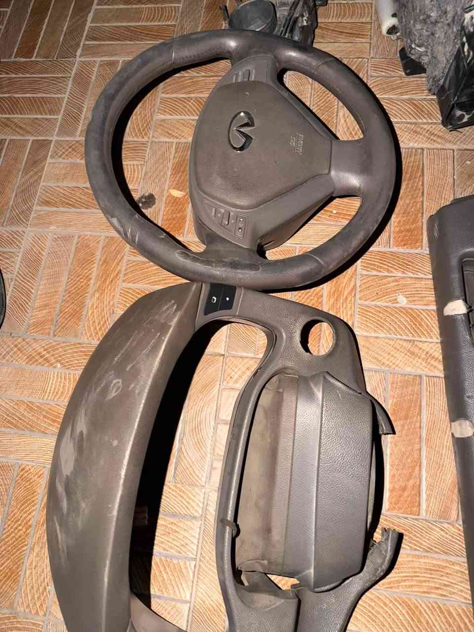 السلام عليكم الغراض للبيع ابيع شلع 
بطاين بيبان تخم كامل مال G37 
ستيرن كامل مكمل للانفنتي كله يشتغل
جويتر العدد 2 
جكمجه g37 
الكفر والدكم الفوك الستيرن g37
كلهن ب 125 الف تعال اخذهن 
ملاحضه تره بس الجويتر اكو عالم دا تبيعه ب50 
بغداد الدوره ***********
