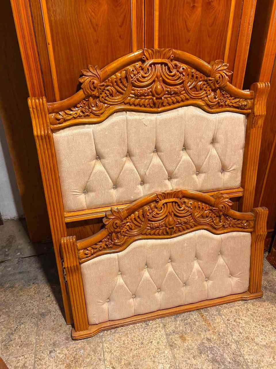 تخت نفر للبيع جديد زان مصري عرض خاص الواحد ب125✨✨🛎🛎
صاج زان مصري حفر شغل توصي ثقيل  كشن بلوك✨6 رجلين 
العرش متر الطول مترين 
للاستفسار الاتصال على الارقام 
اسيا 📞(***********)
كورك📞  (***********)
عنواننا 
الحدباء معرض ابو حسون قرب مرطبات البحرين ❄️⭕️⭕️
