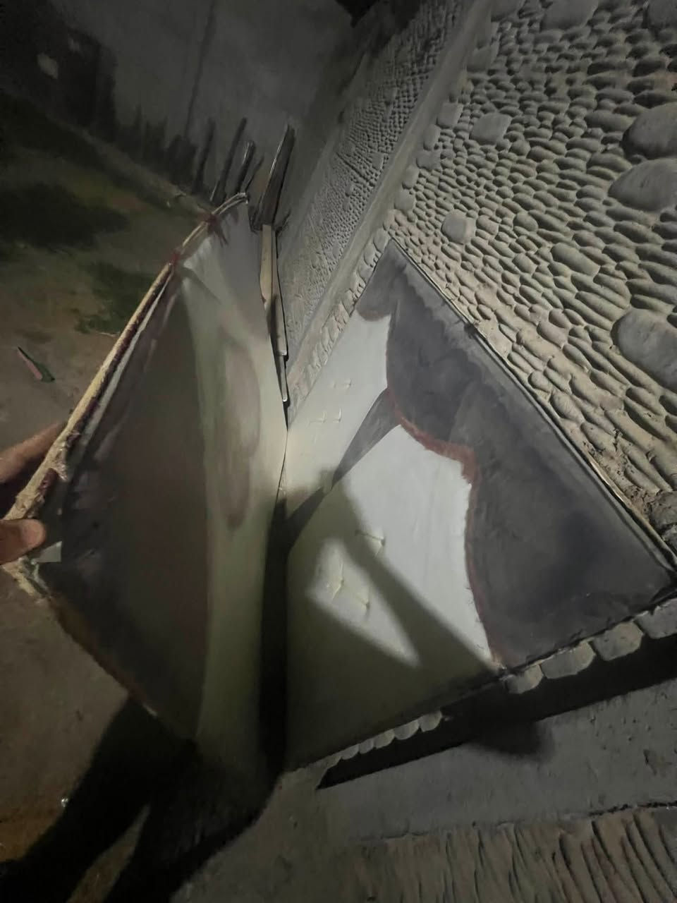 السلام عليكم معمل للبيع العنوان بابل المسيب يحتوي المعمل على مكابس ٦١في ٢٤٤ و مكابس ١٦٤في ٦١ و ١٢٢ في ٦١ ودراريب طول ٤ و ٥ متر و مترين وطراحيات وفخات عدد ٩٠ فخه قياسات مختلفه وبي غراض تزكاه كامله عده كامله من الدورنفيس والكونيه والشفرات والمبارد والجواكيج والمناشير تقريبا ٧ مناشير وريبونات وبولنيات وغراض هواي وكوسره وفريز وطياريه ودرينات وكتر جديد سلايت وكمبريسر حجم ٧٥ ومسدسات وكابسه وبخاخه صبغ وسراكي وكوالين وبراغي وبسمار هوا من حجم ١٠ لحد ال ٥٠ موجودات باكيتات وقبالم مشكل بي زان وبي محرك وتوج كنتور قياس ١٤٠ وقياس ١٠٠ وقياس ٤٠ و ٧٠ يعني معمل كامل مكمل تاخذه كبل تفتح جاهز من كلشي حته كيبل وطنيه ٣ فيز هم موجود ١٧ متر ودوشمات مال مسرح هم موجودات وميز تزكاه هم موجود تفاصيل اكثر مراسله خاص او الاتصال 
***********
 يرهم البيع شلع ويرهم مفرد
