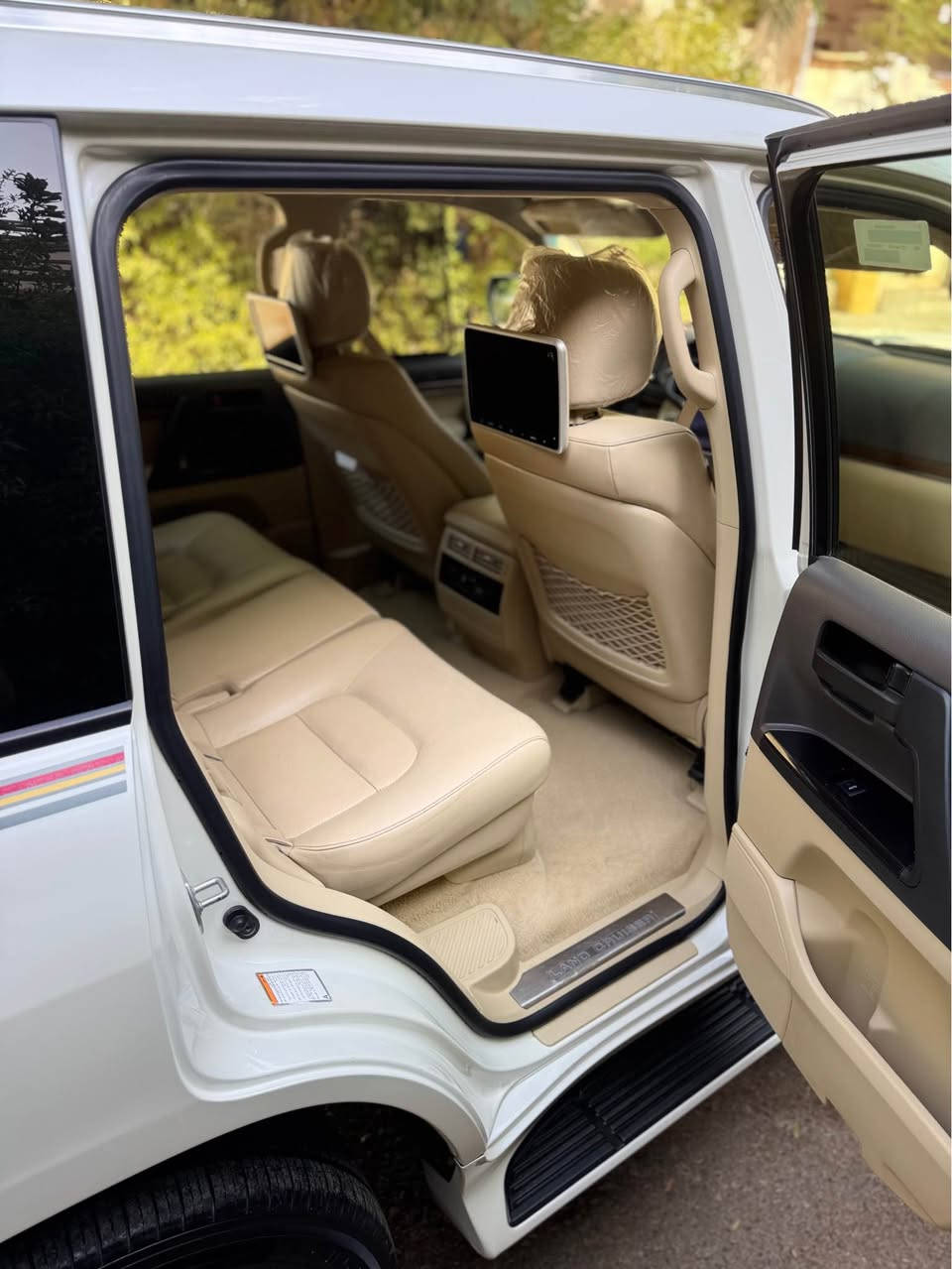 land cruiser  2017 🤍
قەپات مواسە فات«WHITE EDITION»سەیارەکە نمونەیە لەجوانیە .
حاسەی پاشوو پێش…کوشن جلد بەبی تێک چونو دراوی…کووشن کارەبا…٣شاشە…شاشە گەوەرە…تەبرید مەرکەزی…ئاوێنەشەفت… شەخاڵ..بەسمە..سلایت.. سەیارەکە ١٤٢km ڕۆشتوە ڕۆشتنی حەقیقی.. سەنەوی. هەزە.. تازەیە بەسەرنە چوە..سەیارەکە ساردێکی بچوکی هەیە بەقەدد پانی دوو پەنجە………..٤٥٠$ گەڵاو مەجالێ کی کەم..

واتسئاپ..*********** كالار, السليمانية
