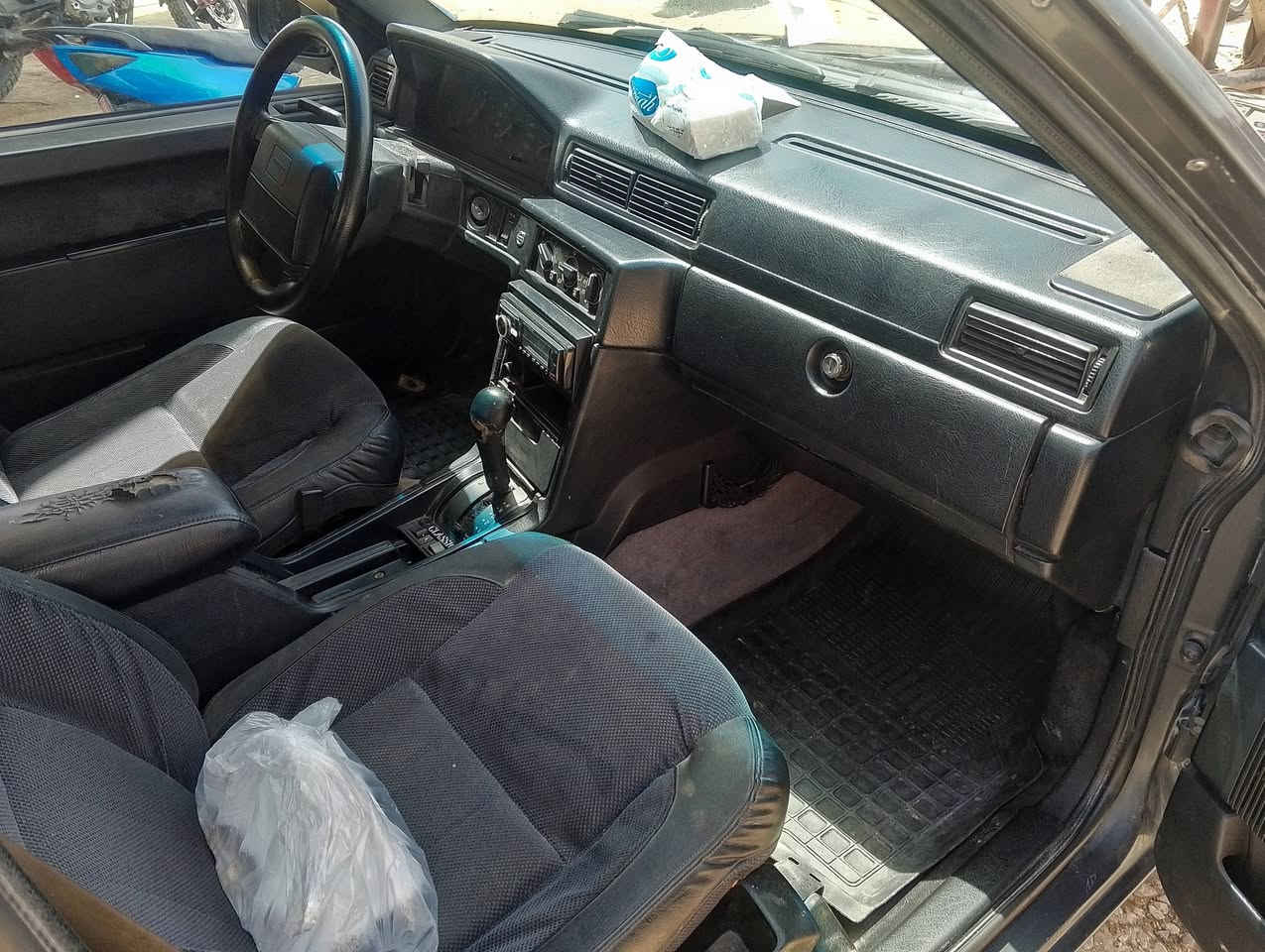 السلام عليكم فالفو 940 موديل 93 مكينه وكير بلاديات بخاخ جدد حداديه جديده تخم تاير باتري جديد مكفوله من الضربه والخياس غرفه جديده  مشط جديد تبريد ثلج رقم بغداد سنويه 2028 ريمون سنتر لوك ويل مال 96 تحويل مباشر السيارة كل نقص مابيهه العنوان بابل كفل ***********
