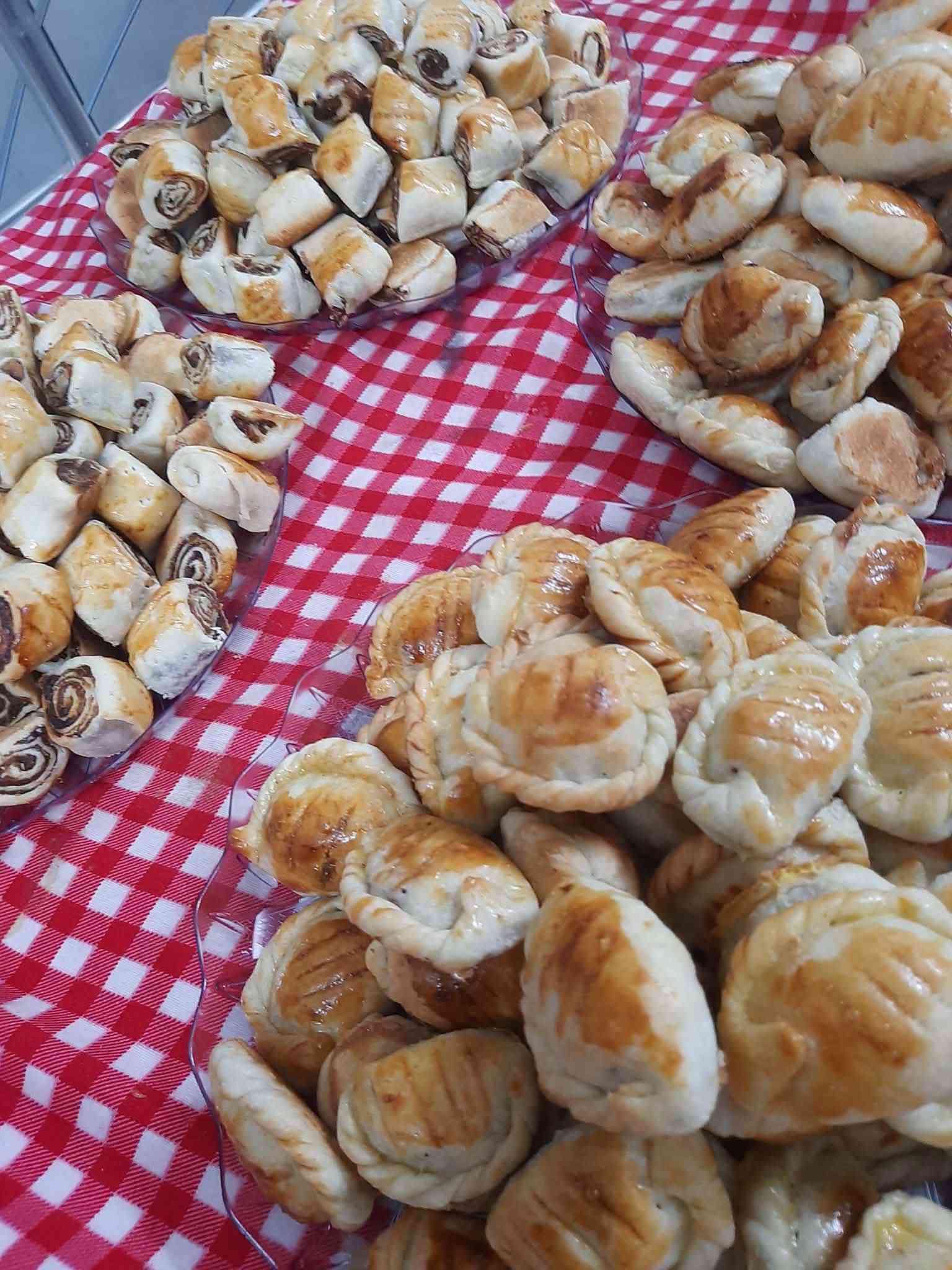 السلام عليكم ورحمة الله وبركاته جهزنا بفضل الله وعونه طلبيات مشكلة لحي
لحي صدام وحي الإخاء
عروك سعر الصحن ٦٠٠٠
كبب رز سعر الصحن ١٢٠٠٠
سودا سعر الكيلو ١٠٠٠٠
للاتصال ***********
واتساب *********** 
موصل حي الوليد يوجد خدمة توصيل

نص مكتوب في الصور:
- السلام عليكم ورحمة الله وبركاته جهزنا بفضل الله وعونه طلبيات مشكلة
- لحي
- عروك كبب رز سودا