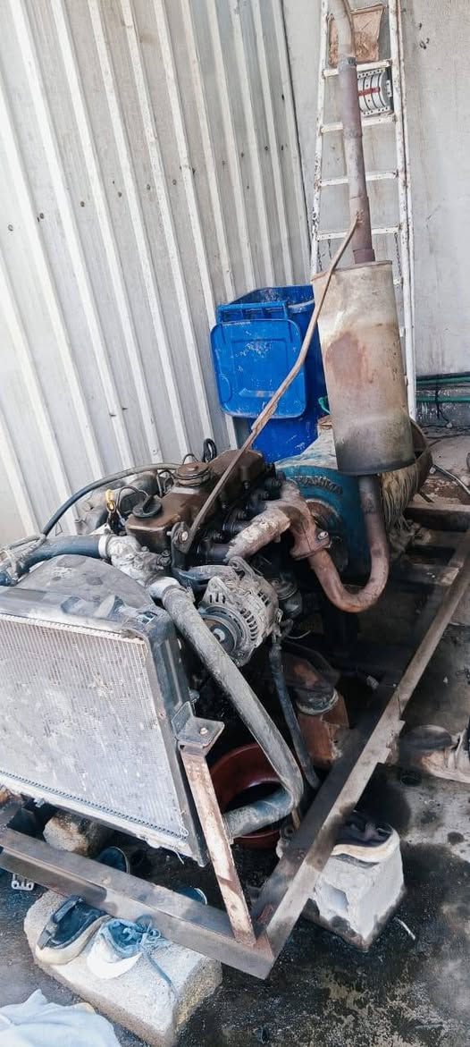 السلام عليكم مولده محرك نيسان راس توليد ٣٠ كي في سنكل فيز  المحرك بي جبنه تنضح دهن ابيعه على وضعه السعر التصال على ***********
