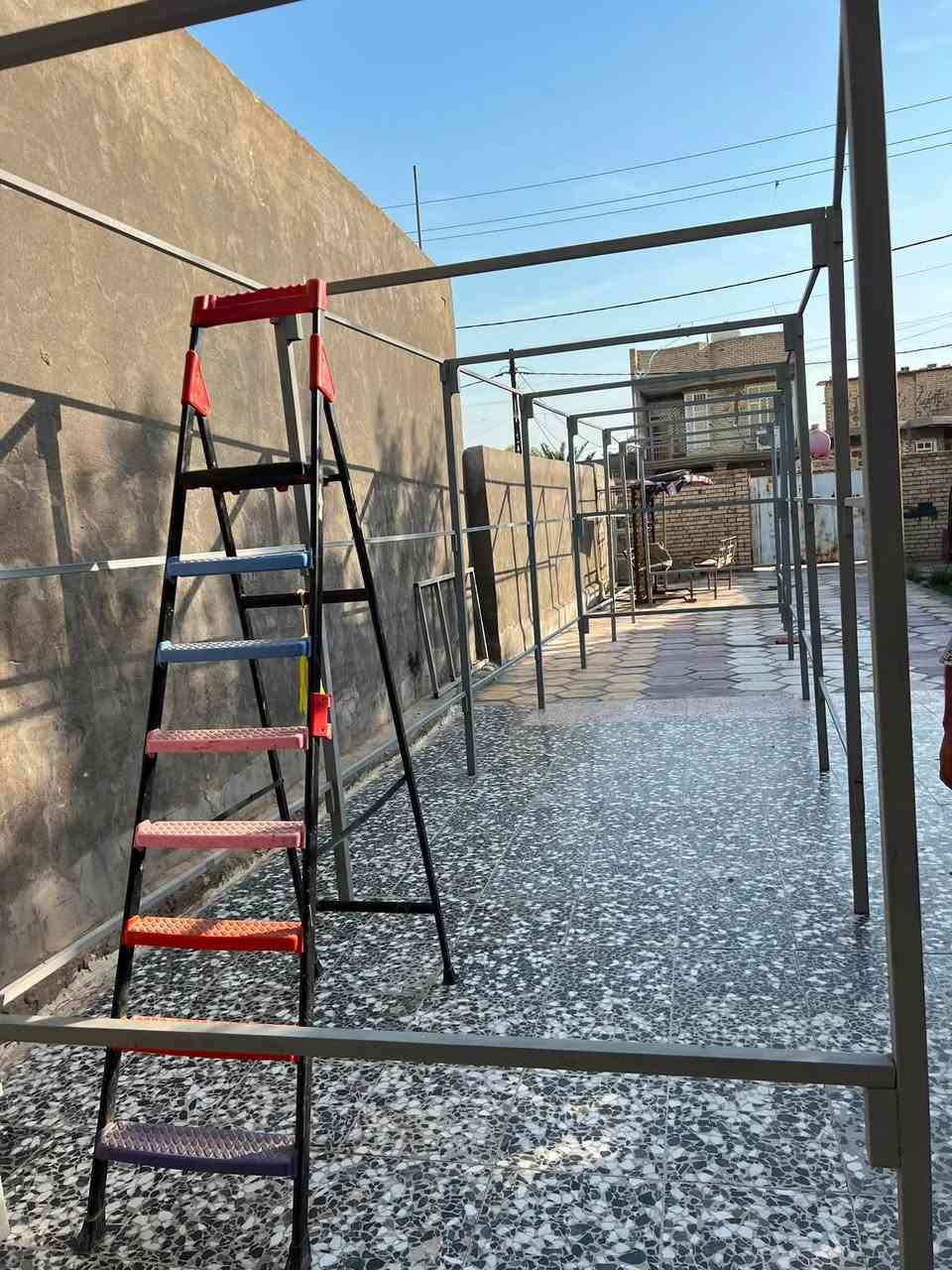 السلام عليكم خدام الحسين جادر او تكيه للبيع الطول 14 العرض مترين الرتفاع مترين ونص تفصال جديد مستخدم بس هاي الاربعين قماش نضافه 100% يصلح منام او خدمي سعر مناسب مكاني واسط قضاء الصويره منطقه التنميه ***********
