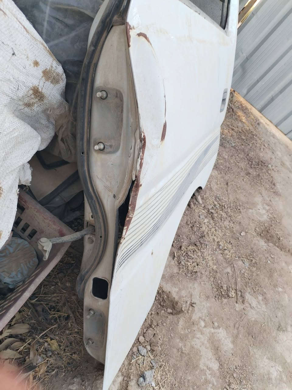 باب نيسان اورفان بلادي بي فقط هاي الطخه للبيع مكان ديالئ ***********
