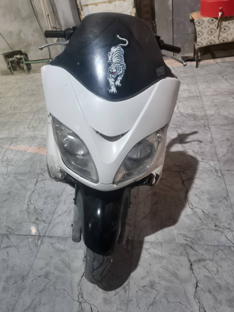 فورزا 08 للبيع 
الدراجه كلشي شغال بيها يحتاجلها ترتيبات بسيطه 
السعر 600 وبيها مجال 
بدون ارقام 
واتساب ***********
عنواني البصرة قضاء القرنه
