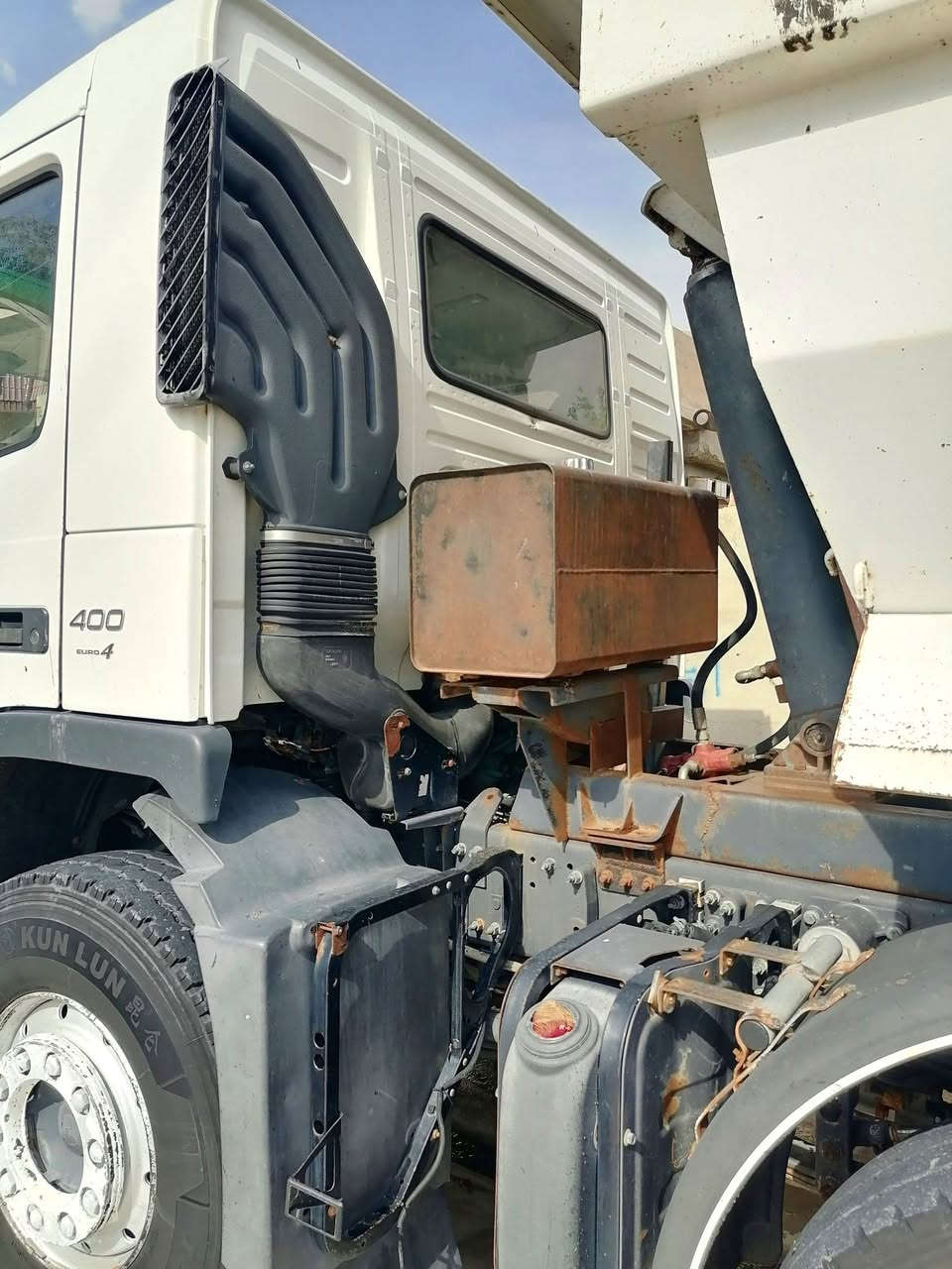 ألبيع / فالفو موديل ٢٠٠٧/مكان كركوك/بدون صبغ/***********
