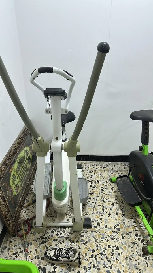 جهاز ع ٧٥ وبي مجال كلهن شغالات بس الاخضر اليده مالته بيها خلل بسيط وهذا رقم اتواصلو وياهم ***********
