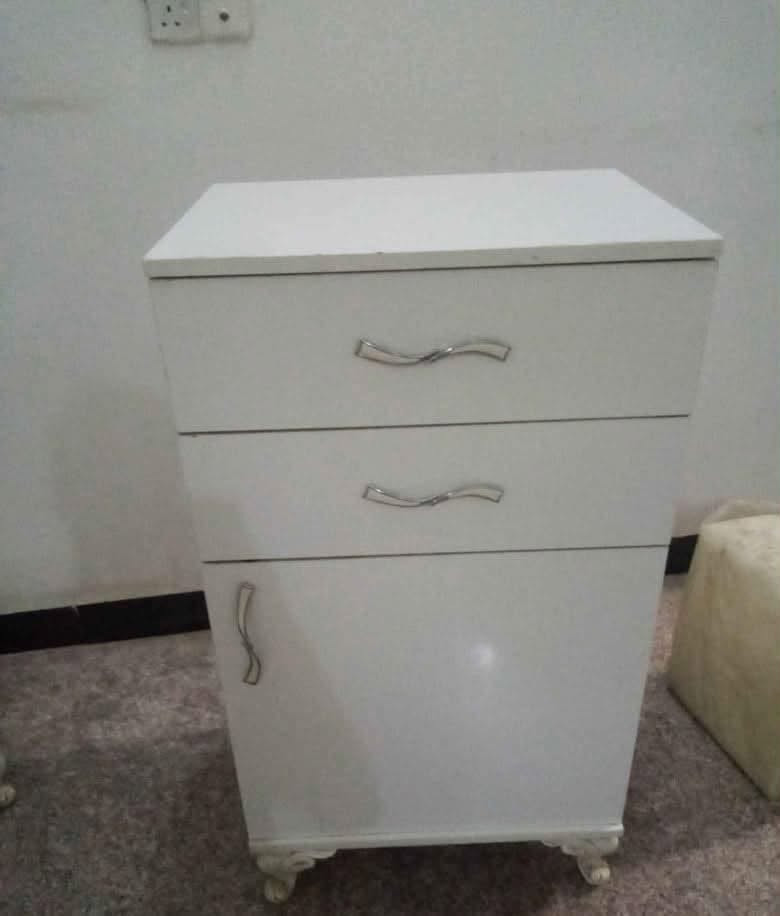 غرفه تركيه باب اول شرط النظافه تتكون من 8 قطع سرير قلاب مخزن  السعر 500 بي مجال بسيط
مكاني كربلاء شهداء الموظفين للتواصل ***********
