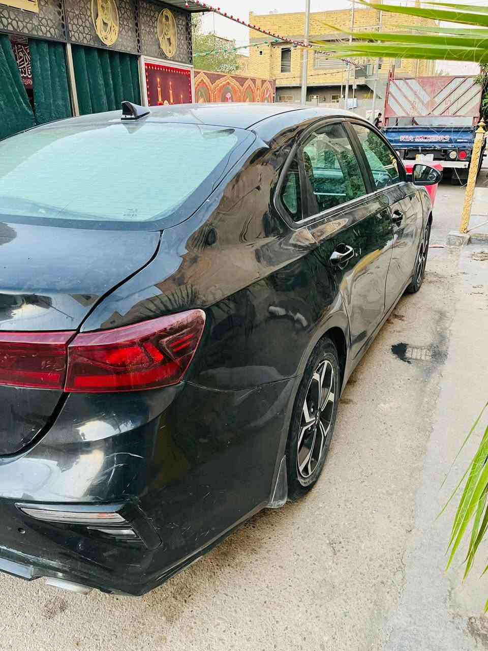 سلام عليكك كيه فورتي2021 وارد امريكي مكينتها 2000سياره فول من رادار امامي ومثبت سرعه وتثبي مسار وكامره خلفيه فول ما عده لفتحه كفاله عامه ورقمها معوقين 5اشهر وتصير حره  سعرها 115 وبيها مجال حك لجيه***********

