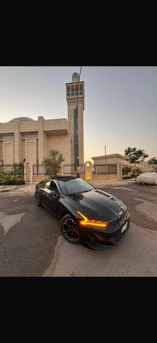 سلام عليكم
للبيع كيا K5 موديل 2022، السيارة
✨ المواصفات:
 الموديل: 2022
 اللون: أسود ملكي
 الفئة: فول مواصفات (اعلى درجة) - بانوراما، بصمة، شاشة كبيرة، كاميرا، جلد، كشنات تبريد وتدفئة، رادار، تحديد مسار، وغيرها الكثير من المواصفات الفخمة.
 الحادث: موضح بالصور المرفقة (ضرر بسيط في الدعامية الأمامية والبنيد وتم تصليحهما بقطع أصلية).
 السنوية: باسم معوقين بغداد (سنوية نافعة وجديدة).
💰 السعر: 138 ورقة (13,800 دولار أمريكي).
📝 ملاحظة: السعر قابل للتفاوض البسيط للجادين بعد المعاينة.
📍 المعاينة: كربلاء - البوبيات.
للتواصل والاستفسار يرجى الاتصال على الرقم: [***********] أو مراسلتنا عبر الخاص.
#كيا #كيا_K5 #للبيع #سيارات_للبيع #كربلاء #البوبيات #بغداد #معوقين #فول_مواصفات
