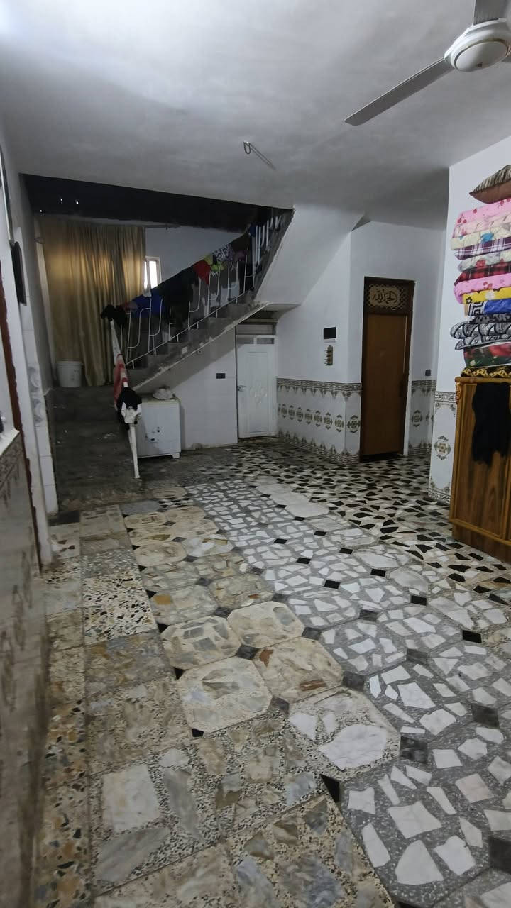 بيت  مساحة 200م 
سند 25 زراعي 
المكان: بغداد - على الشارع السياحي قرب مجمع الأمل  يبعد على تقاطع حي البتول ٥دقائق 
- بناء بلوك
- حوش مطبك كاشي 
- كهرباء وطني + ماء اسالة ٢٤ساعه خير من الله

للأستفسار انتصل على الرقم ‏‪***********‬‏
