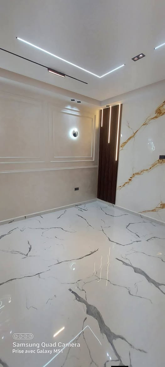 شركه الصفا‏‪***********‬‏ الديكورات الحديثه ( بغداد) 
ديكور يخطف العين ✨

لمسات مودرن راقية 🤎

أفخم تفاصيل الجبس والإضاءة

ركن هدوء وفخامة 🏡

شوفوا جمال التفاصيل 😍

تصميم يغيّر جو البيت بالكامل

مودرن بأجواء دافئة ✨

لما الديكور يتكلم عن الذوق

تفاصيل بسيطة لكن فخمة

ديكور أحلام لكل بيت 🛋️
‏‪***********‬‏

نص مكتوب في الصور:
- Samsung Quad Camera
- Prise avec Galaxy M51