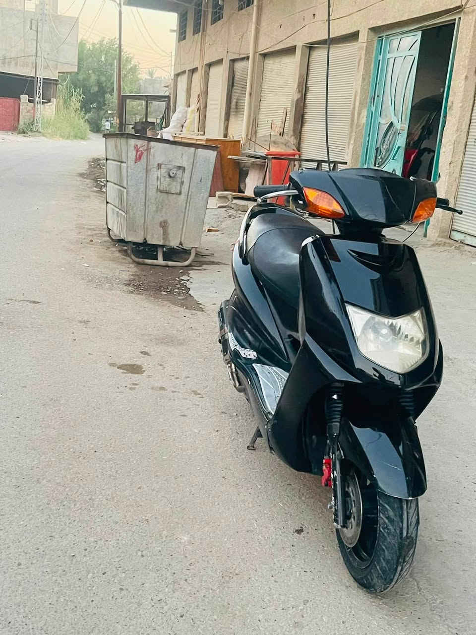 دراجه سكنس 110 دراجه كشره نضيف حيل بيه سلف فحمات منتهيه وبيه دخان خفيف للتواصل ***********
