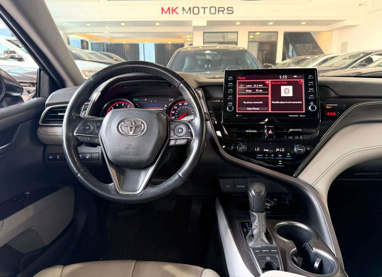 للبيع TOYOTA CAMRY XSE موديل 2022 السيارة نظيفة جدآ السيارة بدون ضرر شباب واضح عدكم صور حادث و موجود سونر 
رقم شاصي : 4T1K61BK3NU063827 بيها قطعتين فقط مواصفات اعلى شي فول 1/1 /  شاشة كبيرة مع Apple CarPlay وAndroid Auto،كاميرا خلفية،رادار وتحديد مسار،تشغيل بصمة،فتحة سقف بانوراما، دفع رباعي،مقاعد جلد،تدفئة كشنات،شاحن لاسلكي، جنوط XSE الأصلية قياس 19،إنارة LED  ماشيه 98mil رقم دهوك مميز 🔥رقم سنوية كلة جديد كير محرك تحويل غرامات بشرط مكان سيارة دهوك السعر بلاش
رقم هاتف :*********** واتساب دهوك, العراق
