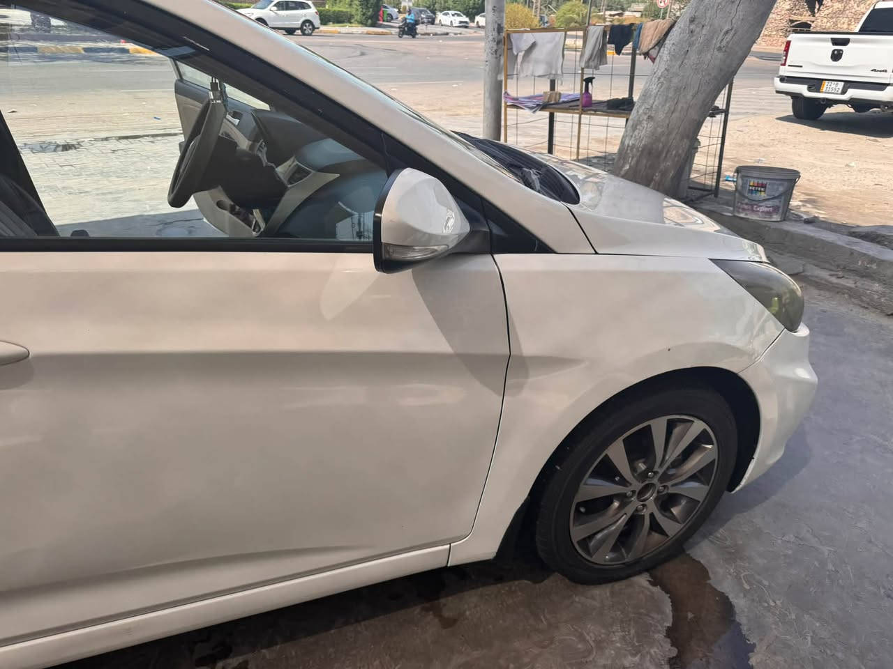 اكسنت 2016باسمي خليجية بيه قطعة صبغ بالجاملغ وشوية بالباب اثر ضربة خفيفة نتيجة سمكري خربه الية وصبغته جانت تصلح ع بارد مكينة 1600سيارة فول مواصفات خير من الله 
تبريد حلوو تخم تاير جديد ماشية 84 الف كيلوو  مكانه بغداد الغزالية 
***********
