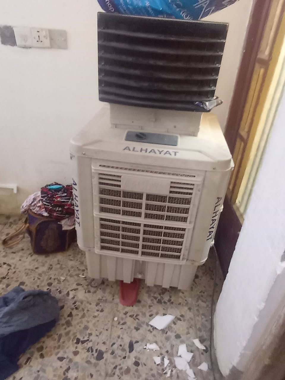 غراض للبيع كاونتر  تخم ثلاجه مبرده 

***********
