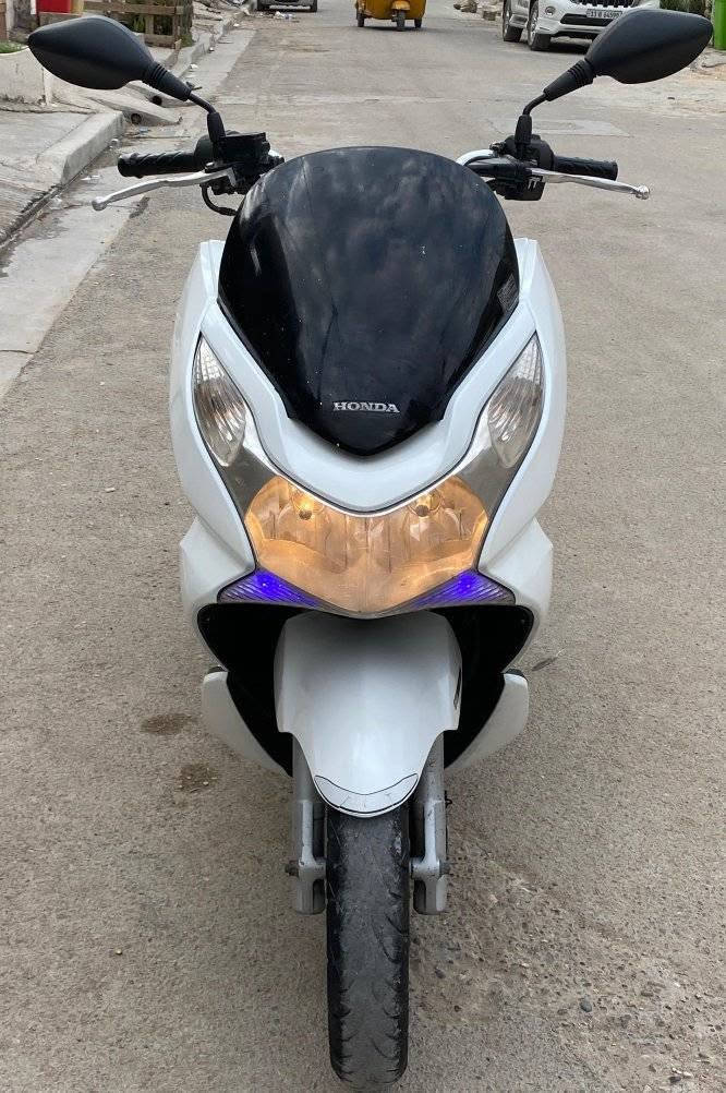 دراجة pcx ياباني
 جيل اول 
موديلهة 16
 جديدة جدا 
محركه 150
 حساس حرف A
ماشي 39
 ستان كهرباء دراجة رمبة
 سعر 12 ونص مكانه قرب حي الجهاد 
رقمي *********** الموشراي لايخابر
