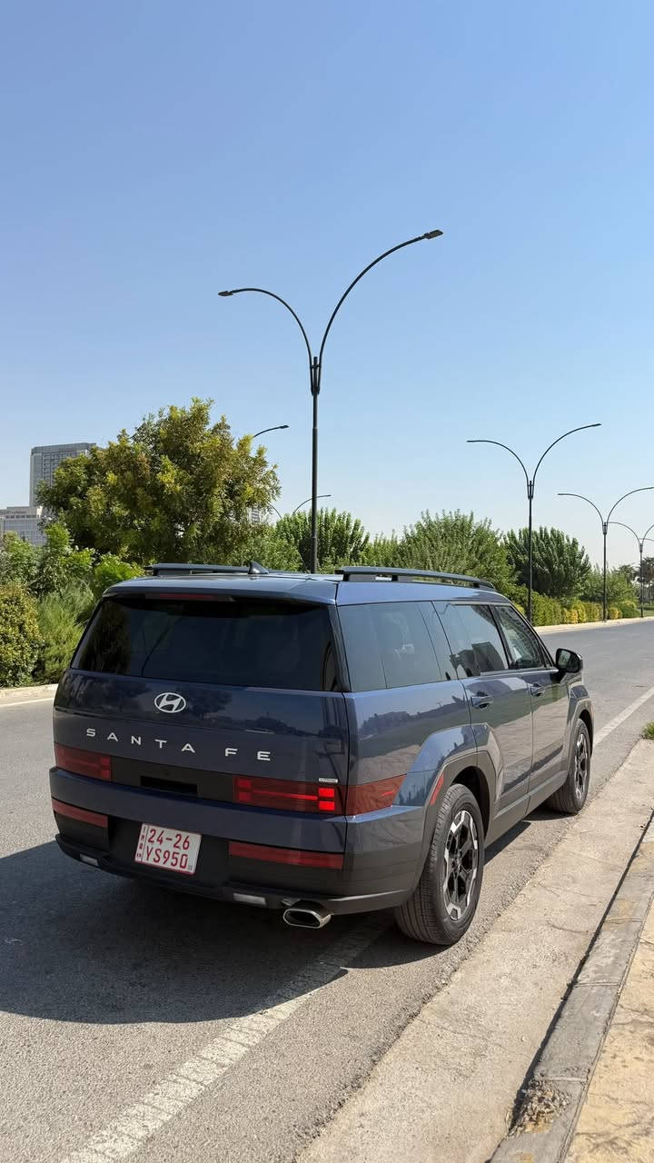 🚘 Hyundai Santa Fe SEL 2026
📌 VIN: 5NMP2DGL3TH172012
⚙️ المحرك: 2.5 تيربو – 4 سلندر – AWD
🔥 القوة: 277 حصان
🎨 اللون: Atlantis Blue الجديد
🤍 الداخلية: جلد أبيض بالكامل
👨‍👩‍👧‍👦 3 صفوف – 7 ركاب
📍 الموقع: أربيل
🛣️ الممشى: 7,800 ميل فقط

أبرز المواصفات:
• شاشة كبيرة متصلة مع العداد
• رادارات أمامية وجانبية وخلفية• تحديد المسار والقيادة المساعدة + Blind Spot
• فرملة تلقائية + حساسات أمامية وخلفية
• دخول وتشغيل ذكي + تشغيل عن بُعد
• فرامل يد إلكترونية + Auto Hold
• 4 وضعيات قيادة: Normal / Sport / Custom / Snow
• مثبت سرعة ذكي + مثبت نزول منحدرات
• تبريد أمامي وخلفي والصف الثالث
• تدفئة الكراسي الأمامية
• كرسي السائق كهربائي
• صندوق كهربائي
• شاحن لاسلكي + USB-C لجميع المقاعد
• كاميرا خلفية
• جميع الإنارة LED
• قفل أطفال ISOFIX
• إضاءة مقابض الأبواب الخارجية
   وبيها بعد مواصفات اكثر
 حالة السيارة:
السيارة دخول جديد ومصلحة على إيدي، وجميع القطع المستخدمة بلاديه شركة.
الحادث موضح بالصور، والصبغ فقط نصف البونيت، والجاملغ وحافة باب السائق مصلح بـ PDR.

✅ ممشى قليل جداً
✅ نظافة ممتازة
✅ بدون مصاريف إضافية
✅ السياره على الطبيعة أحلى من الصور
📋 كاتي أربيل – تترقم شمالي

سعر السيارة : 237 وبيها مجال
***********

