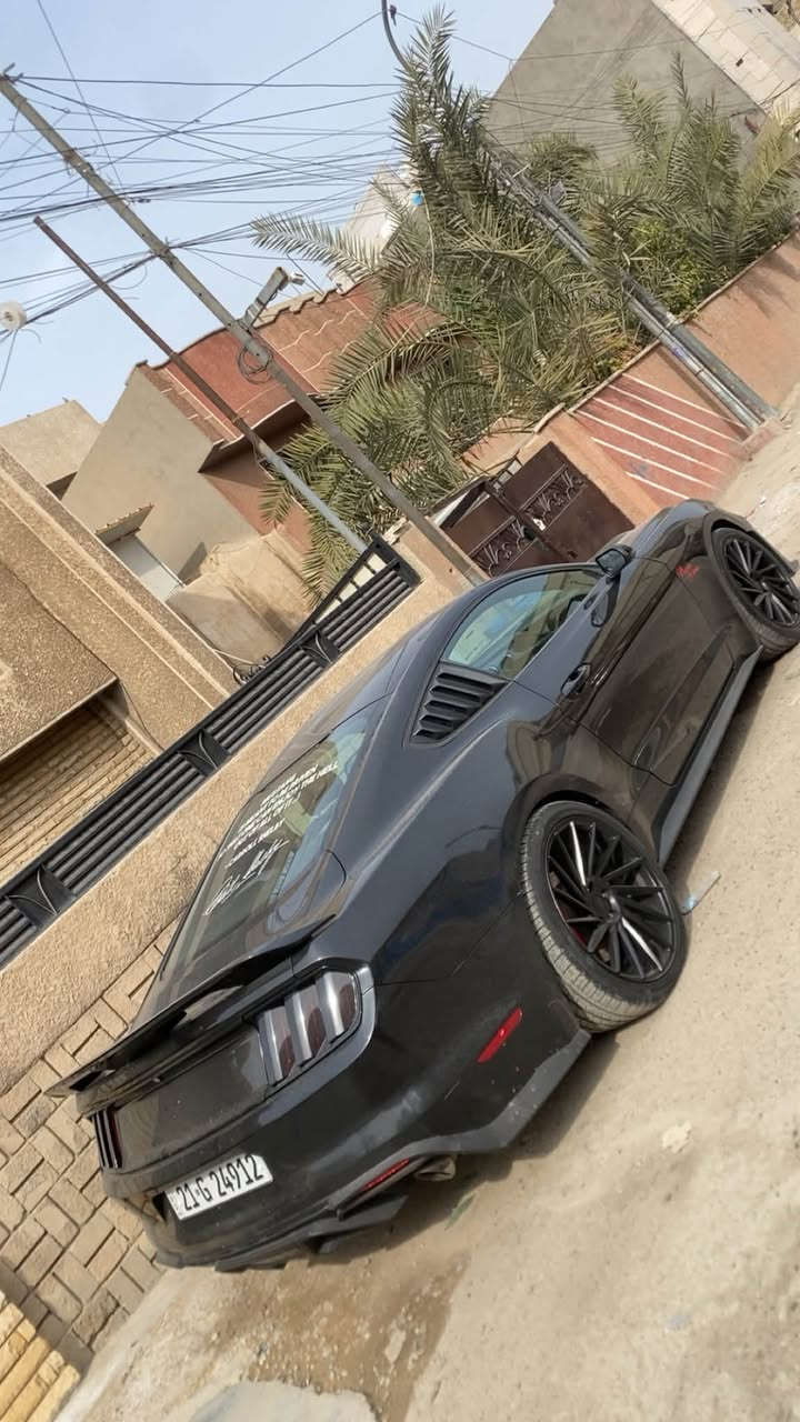 للبيع مستعجل
ويالة ڤويزن حجم ٢٠ مصبوغات اسود 
لا تصليح لا فطر لا عواج جديد ونظيف كلش 
محتاجلة بس ينعاد الصبغ لان متشلع شوية 
الشراي يفوتلي خاص او يتصل 
***********
