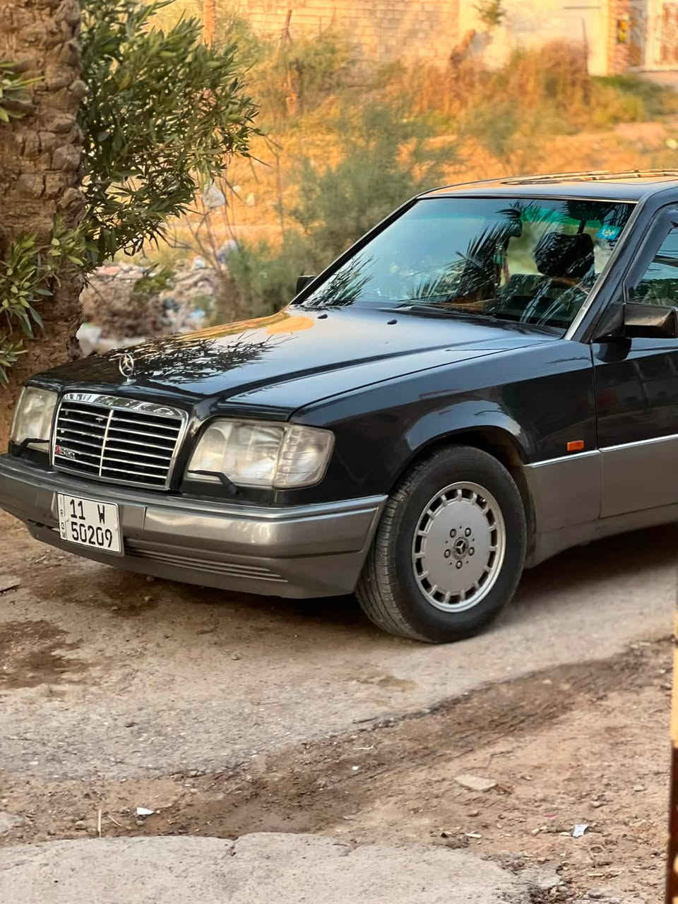 مارسدس بيبي شبح 91 اصل محرك خراطيم 
داخل جلد اسود وكشنات كهرباء  السياره بلاديه بيها كم قطعه صبغ سبب شخوط السياره تبريد شغال صدر خلفي وامامي جديد تخم تاير جديد باتري جديد تراي وين ميعجبك لايت زنون شمسي سنويه وهزه جديده باسمي السعر 80 وبيها مجال للشراي مكاني ديالى الخالص 
للاستفسار ***********
