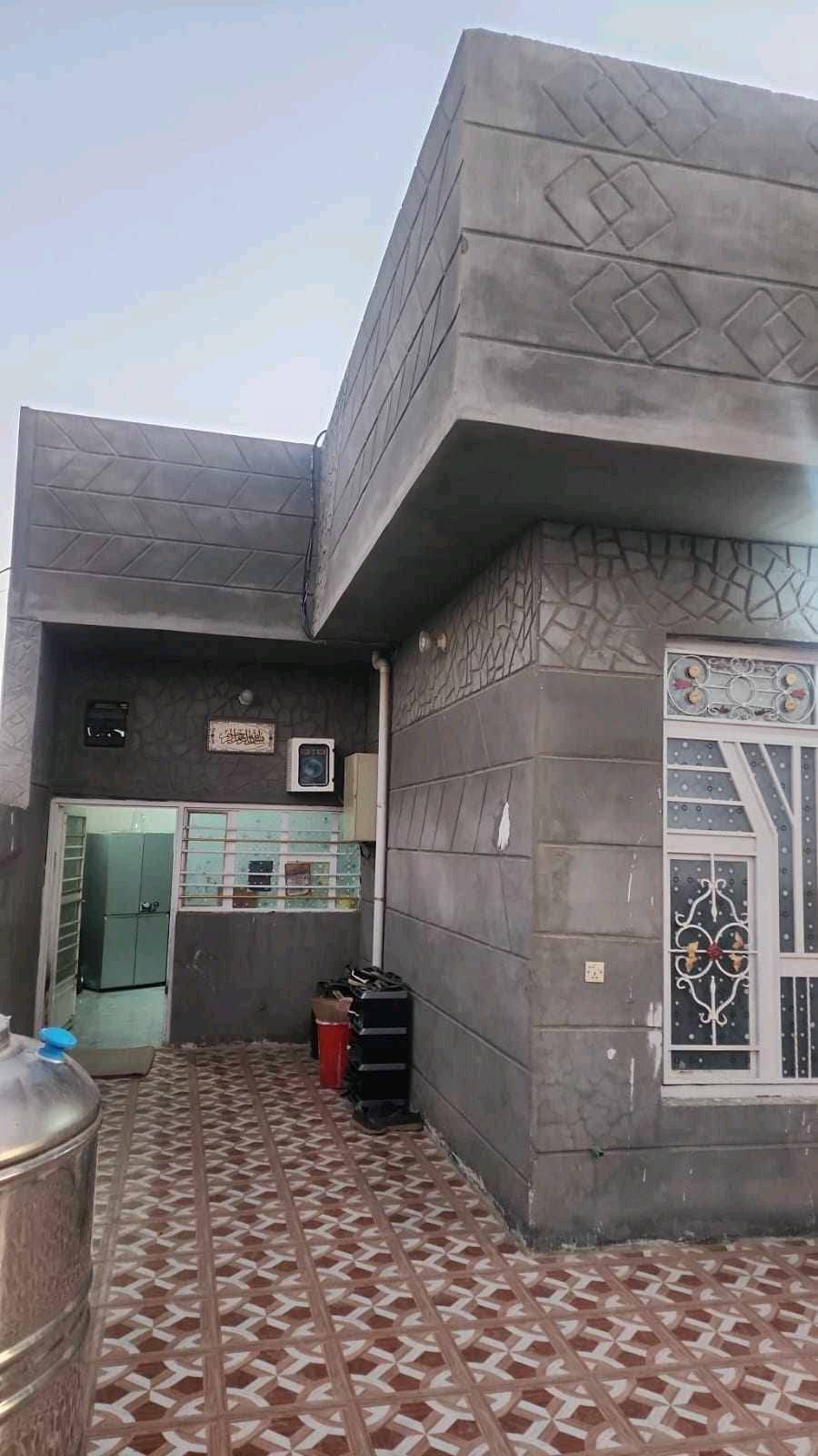 السلام عليكم بيت ٣٠٠ متر في ديالى الخالص للبيع بداعي السفر 
رقم الهاتف ***********