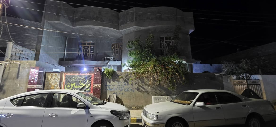 بيت للبيع مساحه 240 طابو صرف بسمي قرب براد المصطفى مقابل اعدادية الصناعه خمس غرف نوم ثنين جوه و٣ فوك وستقبال وهول وصاله ومطبخ بيت كله سيراميك بناء كله طابوك سطحين شتايكر سعره 140 وبي مجال بسيط للتواصل على الاتصال فقط ***********
