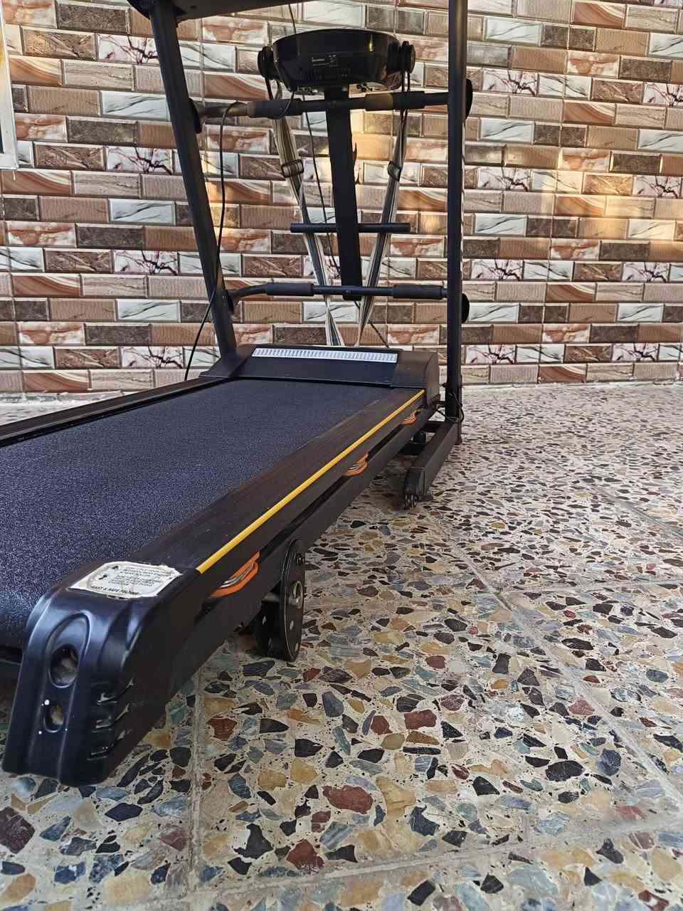 سلام عليكم
جهاز جري للبيع وزن 120kg اعتقد اكثر جهاز قوي واعتمادي
استخدمته قليل تقريبا 10 مرات وتركته بالغرفة بدون استخدام اخذته ب500 الف جديد بالجيس
ابيعه الك 350 وبيه مجال ماتحصل هيج نظافة بهذا السعر 
بيه هواي مواصفات 
استخدام منزلي
مودات مختلفة 
بيه هزاز لتكسير الشحوم 
وتكدر ترفعه وتنزله بالأرجل الخلفية موجودة بالصور 
الازرار كلها شغالة
وقياس نسبة الدهون وبيه هواي مواصفات 
وتجي وياه هدية قرص دوار لتمرين الخواصر

مكاني كربلاء طويريج .رقمي *********** واتساب .
تحياتي للجميع ❤️
