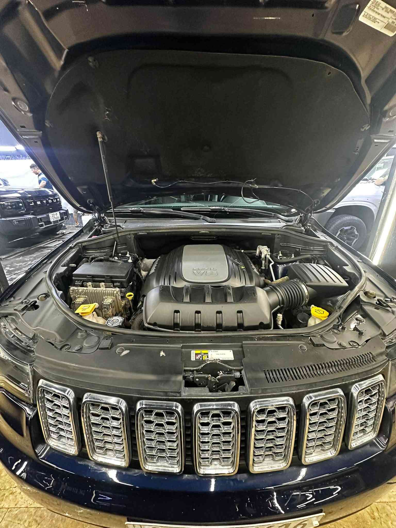 كراند شيروكي لمتد • ٢٠١٨ • HEMI ٥.٧