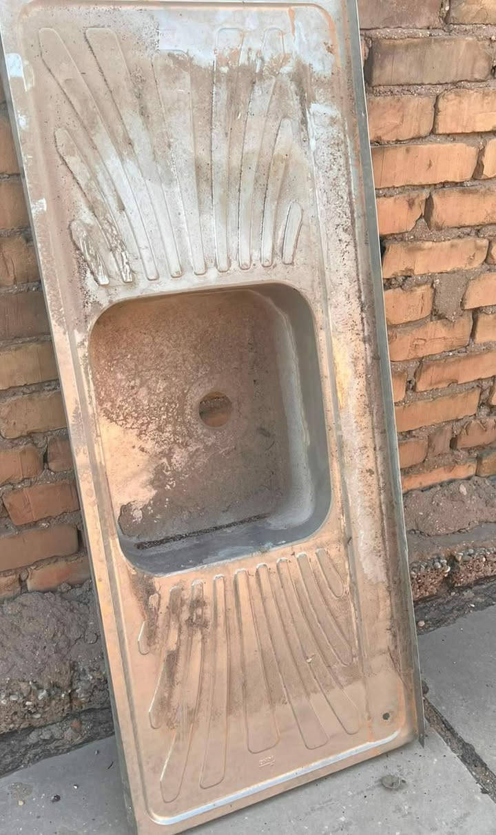 السلام عليكم
معرض للبيع وجهين يرهم قاطع 
وكاونتر وسنك 
***********

