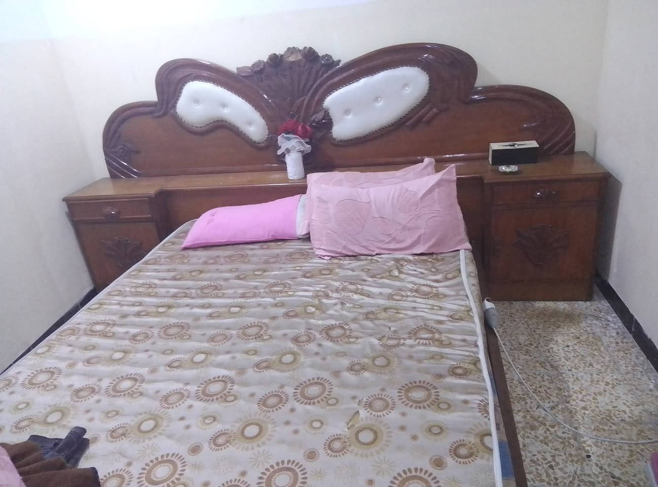 غرفة نوم • للبيع • حي الزنجيلي