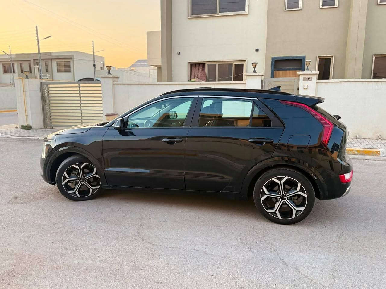 السلام عليكم 🙋🙋‍♂️
كيا نيرو هايبرد موديل 2023 بيع او مراوس

اذا تريد سيارة SUV كورية عائلية تجمع بين الفخامة و الأقتصاد ( تفول مرة بالشهر ) وارد امريكي 

السياره خير من الله نظافه وبيها مواصفات بعد احلا

ماشيه٤٢الف كيلو

 المواصفات 

بصمه

اشاير بالمري 

كشنات جلد و مخمل 

ترحيب دخول 

.نظام ايكو وسبورت قياده

• بطارية ليثيوم

• شاشة كبيرة

• كاميرا خلفية

• حساسات خلفية 

• كراسي تدفئة

 .اتو هولد

رادار امامي

• مانع تصادم

• محدد مسار

• تصحيح مسار

• مثبت سرعة

• مانع انزلاق

• بصمة تشغيل

• بصمة أبواب

كشنات جلد

• مري رادار

• نقطة عمياء

• شاحن وايرلس 

شاحنة بالكشانات 

• شاشة اعطال

• عداد ديجيتال

• اضوية امامية زنون LED

• اضوية خلفية LED

• كشافات زنون LED

• حساسات إضاءة

• إنارة تلقائية Auto

• نظام صوتي مميز Harmon kardon

• أوامر صوتية

• حساسات اصطدام

• حساسات مطر

• حساسات دخول الإنفاق

• حساسات ضغط هواء الإطارات

‏• GPS

شفتات بلستيرن

تبريد قطعتين

قياده ذاتيه عل الطريق 

تشغيل عن بعد 

• بلوتوث

فتحه سقف 

تبريد قطعتين

• مدخل USB + AUX

وبيها بعد مواصفات خير من الله 

سعر السياره١٤٠وبيها مجال

الاستفسار على  الرقم***********

واتساب ماسنجر  مكاني بغداد 

صور امريكا موجوده
