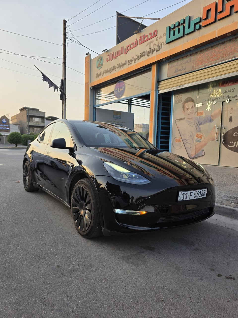 السلام عليكم...تيسلا مودل Y 2024 دبل ماطور لونك رينج....السياره اون لاين مربوطه بلتليفون و بيه اكاونت بأسمي....بدون ايرباك....حادثه جاملغ خلفي صبغ فقط و صندوق مبدل نفس اللون اسود تفصيخ اصلي...كحادث بعيد عن كل كهربائيات السياره(ضربته فقط حديد) الكهربائيات كله بحاله وكاله...تبريده و راديتر بلادي صور الحادث مرفقه مع رقم الشاصي...مكاني بغداد حي الجامعه للإستفسار *********** سعره 208 قفل
