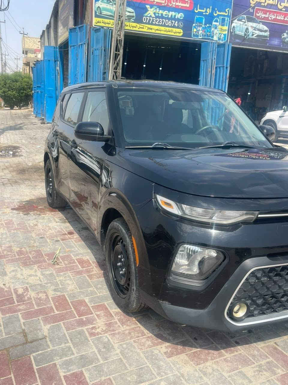 السلام عليكم 
كيا صول موديل 22 رقم كربلاء سياره جديده بمعنى لكلمه ماشية 56 الف بيها بارد بالباب بصفحه عكس سائق السعر 128
مكاني كربلاء 
***********
