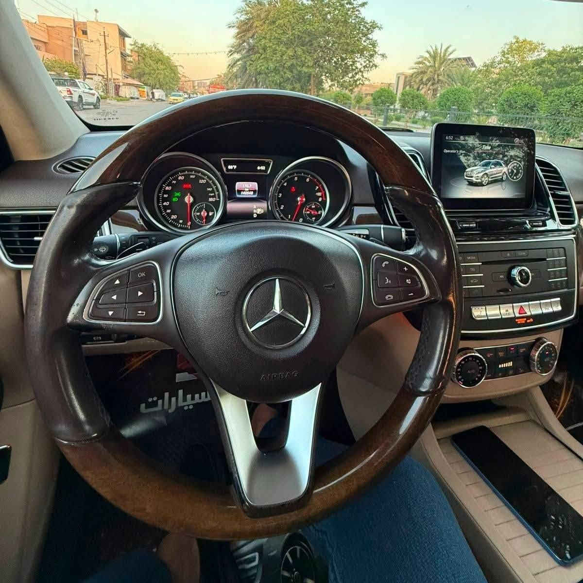 مارسدس GLE350 موديل 2016 ( بسعر سورينتو )
داخل بيجي جلد
السيارة 6 سلندر
بصمه 
حساس امامي خلفي 
سلايت 
كراسي امامي كهرباء +تدفئة
صندوك كهرباء 
ستيرن كهرباء 
تبريد امامي خلفي
خمسه راكب 
مرايات شفط 
اناره ترحيب 
اشاره بالمراية 
لايت زنون لد نهاري
السياره بدون اي نقص
الرقم اربيل 
باسمي هزه وسنوية جدد
مكان السيارة بغداد 
للاستفسار ***********
