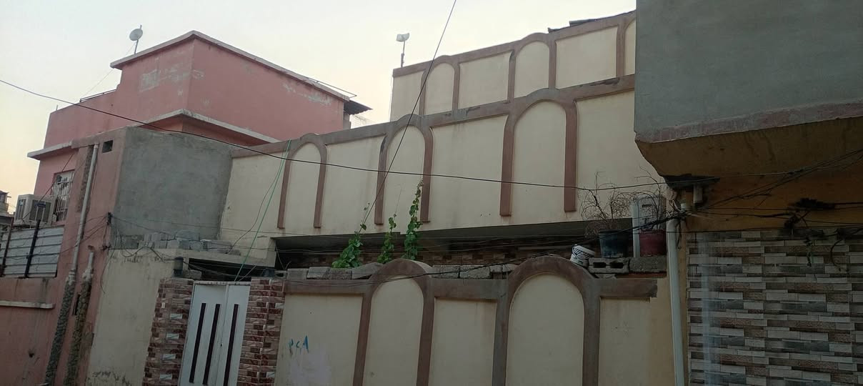بيت للبيع في وادي حجر حي النفط قرب مدرسه شط العرب
مساحه البيت 165
البيت يحتوي عل استقبال +غرفتين نوم +الطابق الثاني يحتوي عل غرفتين نوم 
باقي التفاصيل عل رقم الهاتف ***********
