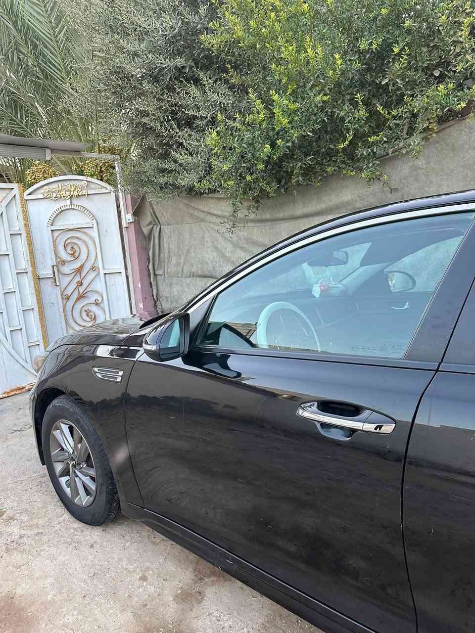 سلام عليكم لبيع كيا اوبتما موديل2020 أمريكي 2400 السياره بيه بنيد وبارد بلجاملغ الخلفي فقط سياره جديده معوقين باقيله ٤ اشهر سياره كير مكينه حداديه باتري كله جديد سعره 125 وبيه مجال ***********ديوانيه
